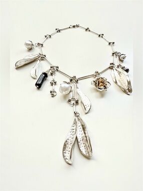 LAST 1 🔥 Zara Style LEAF AND FAUX PEARL CHARM NECKLACE